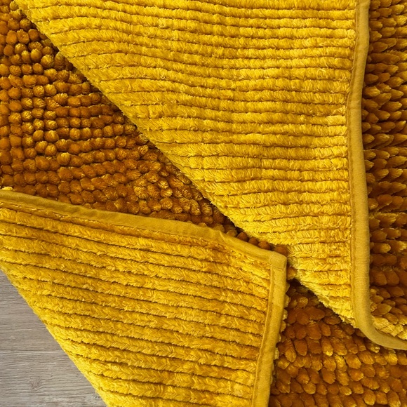 Yellow Gold chenille noodle rug set - Picture 4 of 6
